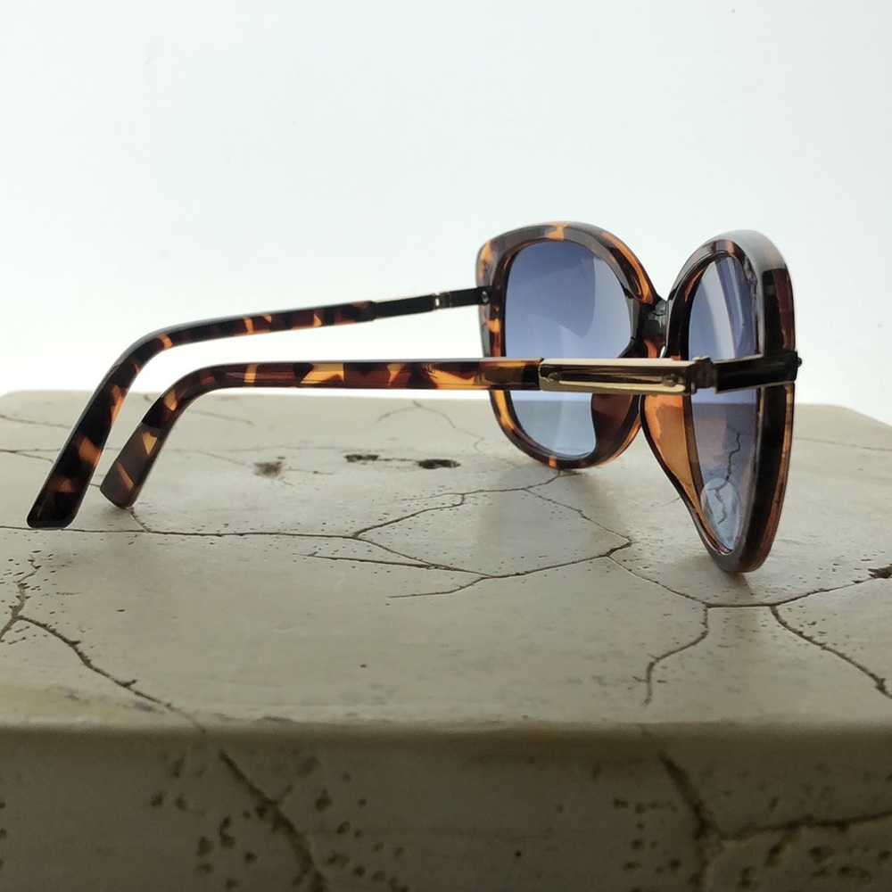 Oleg Cassini Big Round Tortoise Shell Cat Eye Fra… - image 3